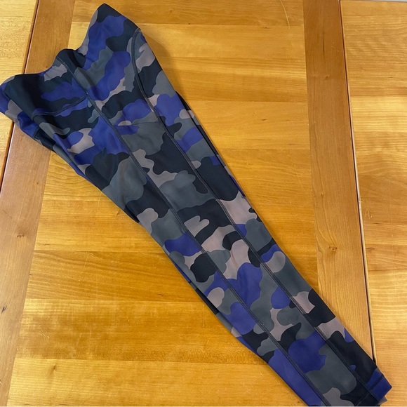 Athleta Ultimate Stash Printed 7/8 Tight large - Picture 5 of 14